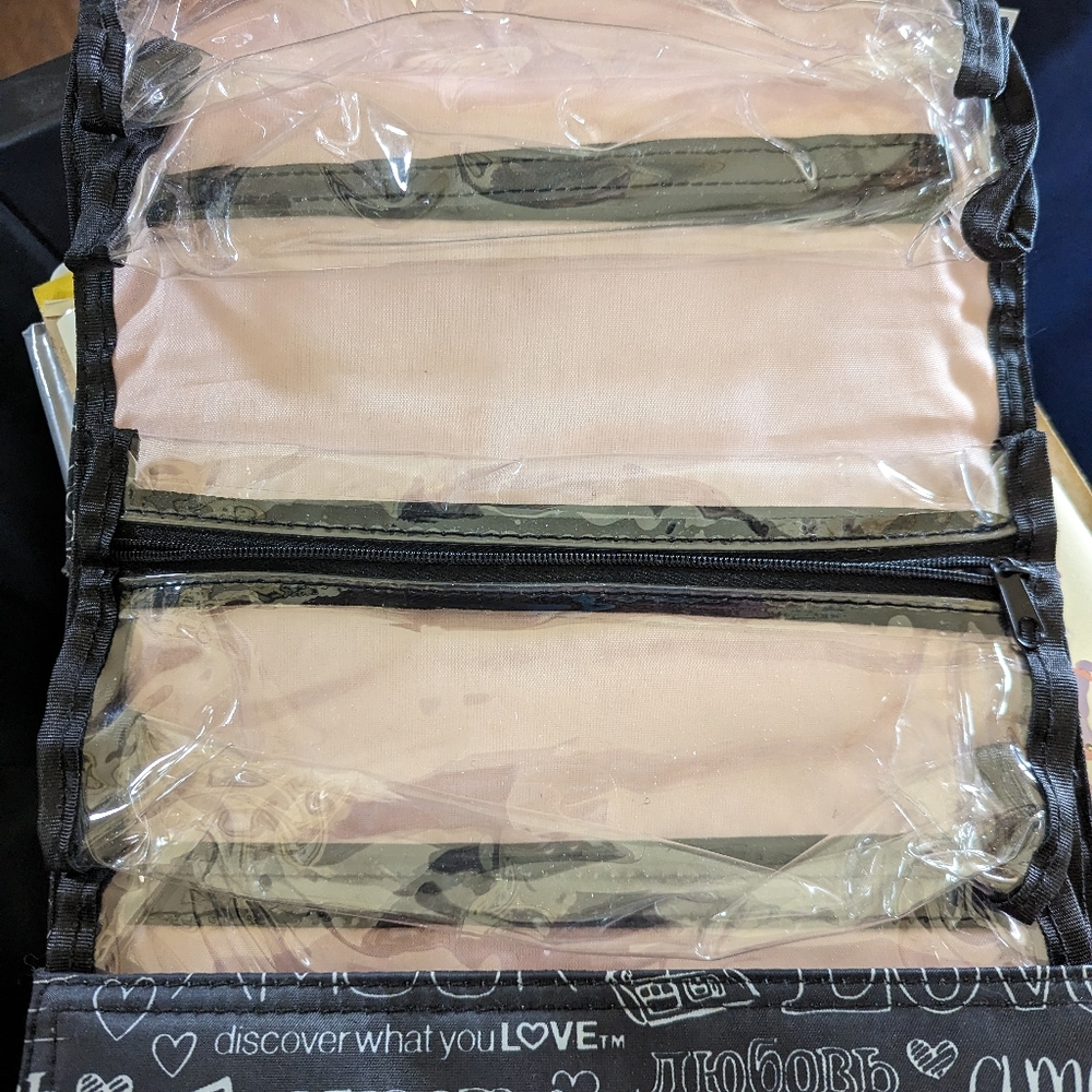 Make-up bag. - Picture 2 of 2